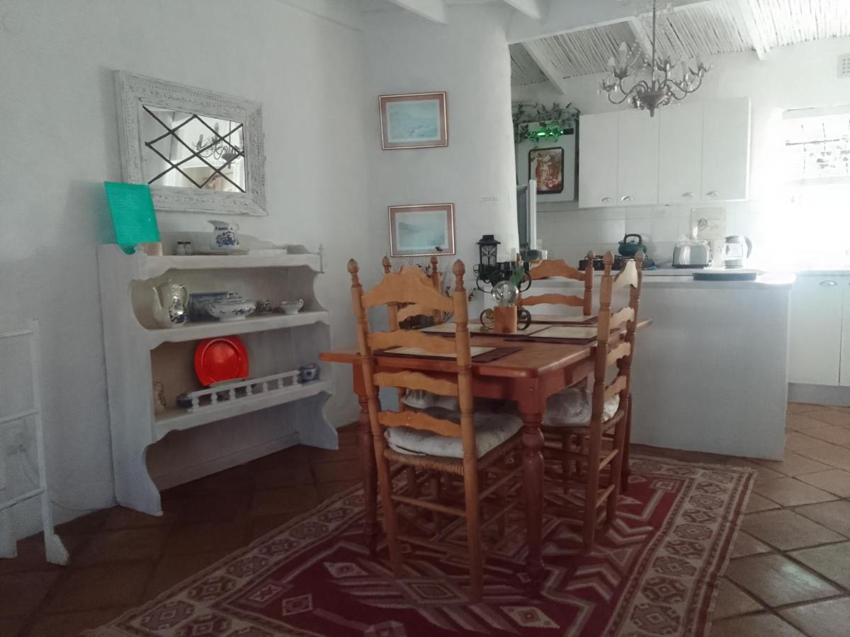 Hobbit House Apartment